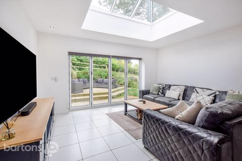 5 bedroom detached house for sale, Weavers Chase, WICKERSLEY