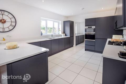 5 bedroom detached house for sale, Weavers Chase, WICKERSLEY