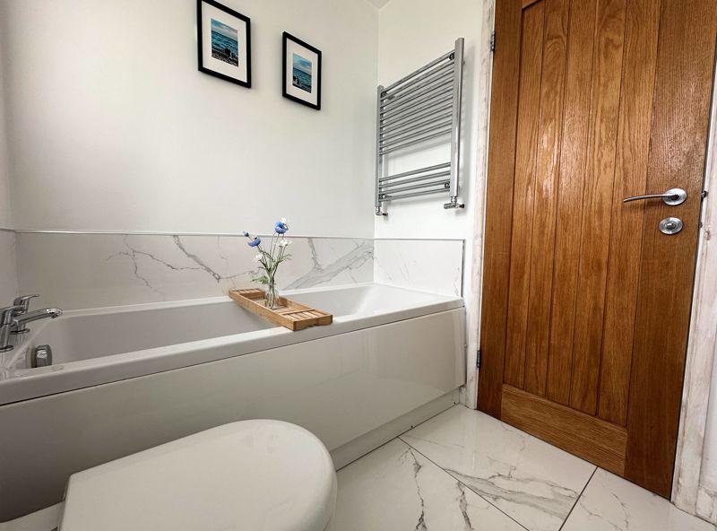 Bath & Shower Room