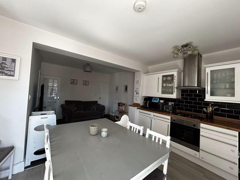 Diner/Kitchen