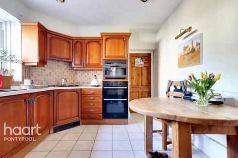 3 bedroom end of terrace house for sale, Cwmavon Road, Pontypool