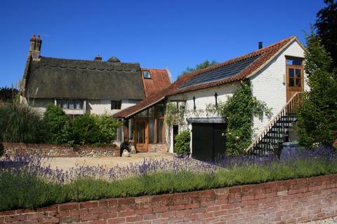 6 bedroom country house for sale, Norwich Road, Norwich NR13