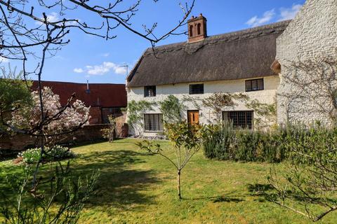 6 bedroom country house for sale, Norwich Road, Norwich NR13