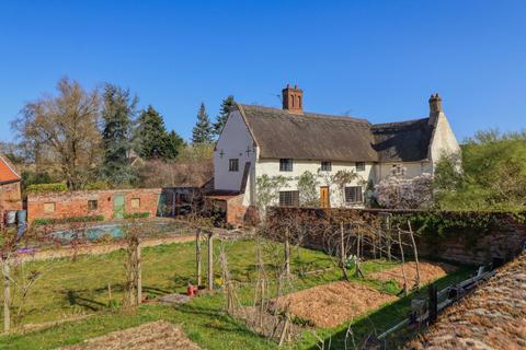 6 bedroom country house for sale, Norwich Road, Norwich NR13