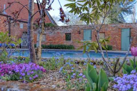 6 bedroom country house for sale, Norwich Road, Norwich NR13
