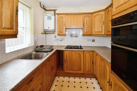 12 Baroness Close, Hull, HU6 9UB