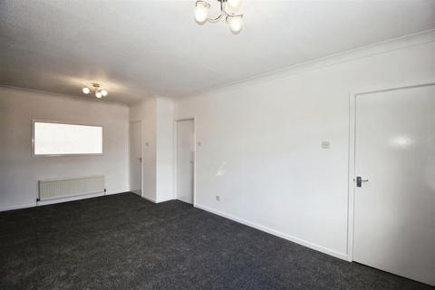 12 Baroness Close, Hull, HU6 9UB