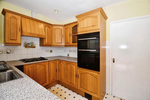 12 Baroness Close, Hull, HU6 9UB