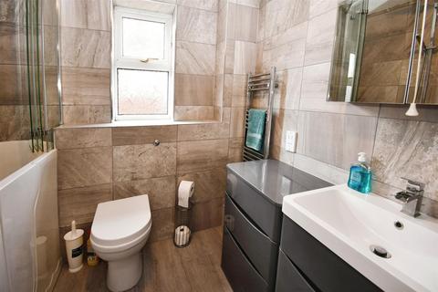 12 Baroness Close, Hull, HU6 9UB