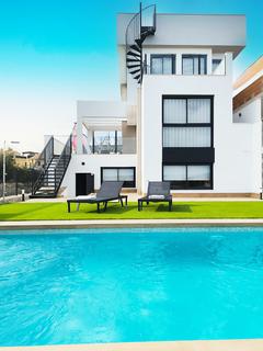 4 bedroom villa, Avda. Antonio Pedrera Soler