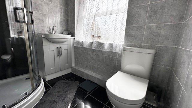 Main bathroom