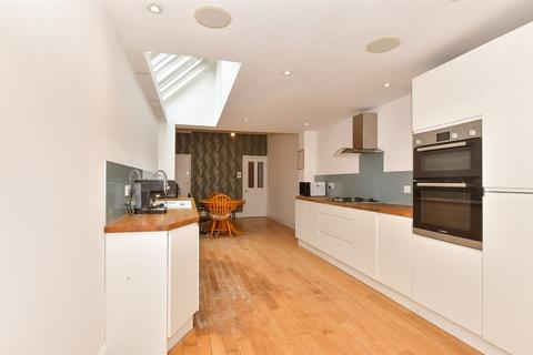 2 bedroom terraced house for sale, Five Ash Road, Gravesend DA11