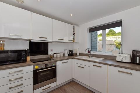2 bedroom apartment for sale, Poynder Drive, Holborough Lakes, Kent