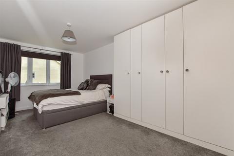 2 bedroom apartment for sale, Poynder Drive, Holborough Lakes, Kent