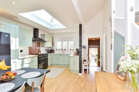 4 bedroom detached bungalow for sale