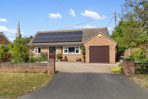 2 bedroom bungalow for sale, 17 Minge Lane, Upton Upon Severn, Worcestershire, WR8