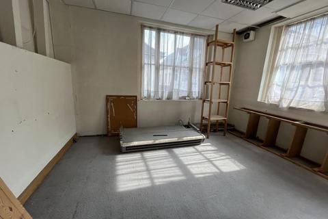 Retail property (high street) to rent, 23-23A Buttermarket Ipswich IP1 1BQ