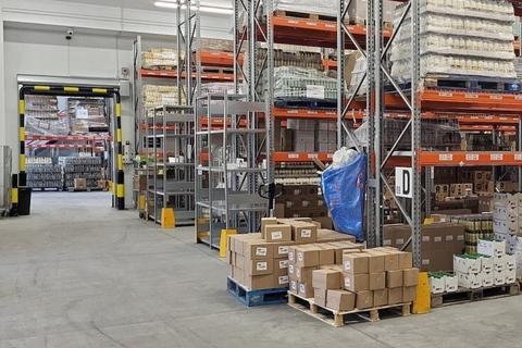 Warehouse to rent, Fairway Dr Greenford UB6 8PW