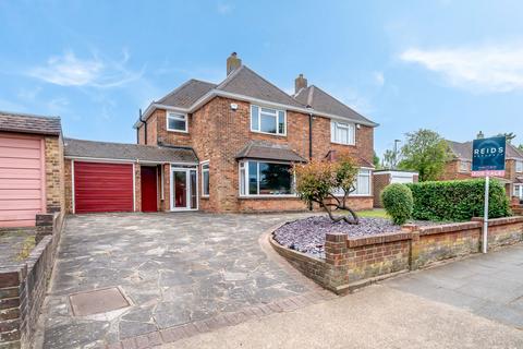 122 Avalon Road, Orpington, BR6 9BB