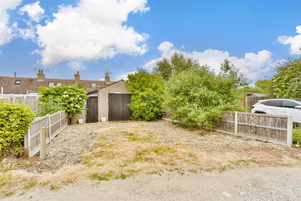 Driveway/Parking/Garage