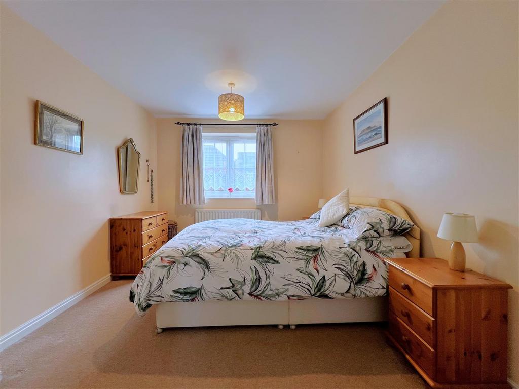 Bed 1.jpg