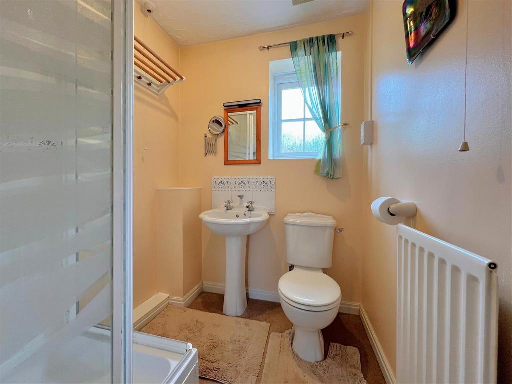 Ensuite 2.jpg