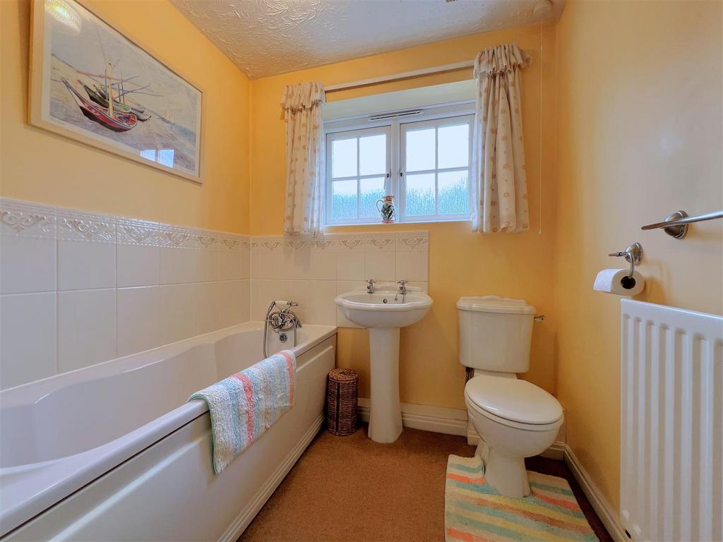 Family bathroom.jpg