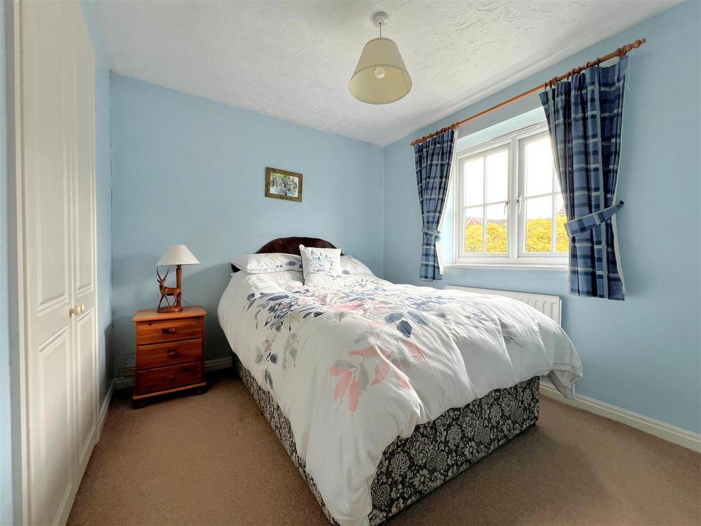 Bed 2.jpg