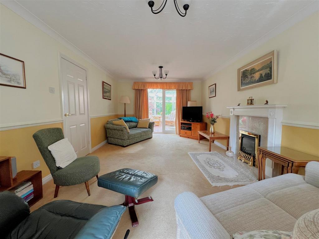 Living room 2.jpg