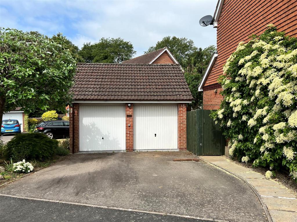 Double garage.jpg
