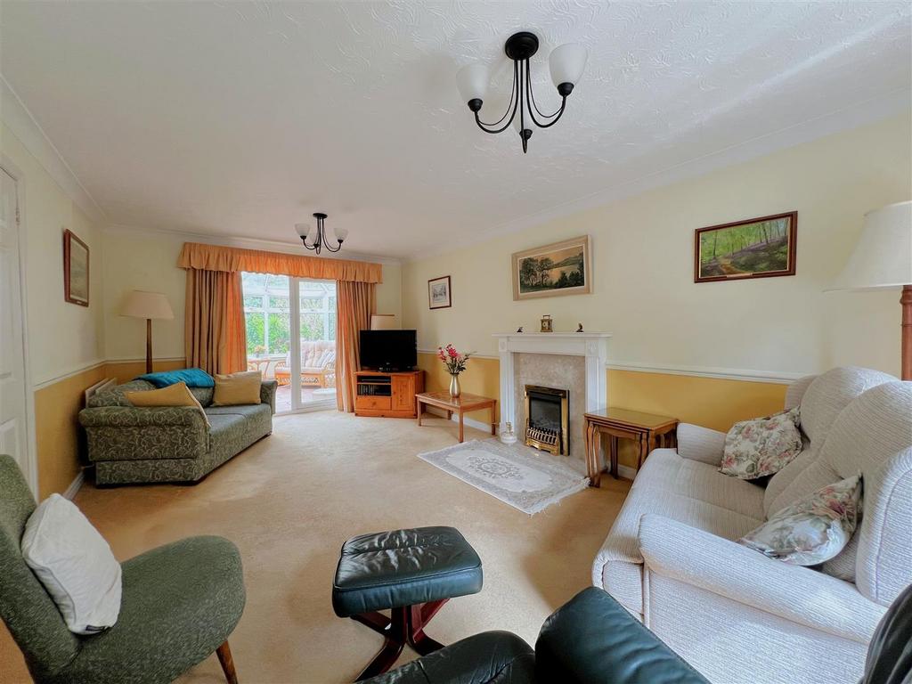 Living room 3.jpg
