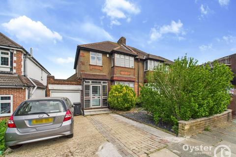 3 Ravenscraig Road, London, N11 1AE