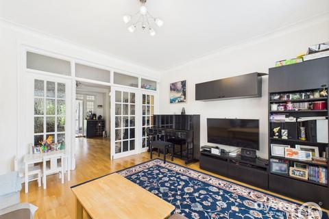 3 Ravenscraig Road, London, N11 1AE