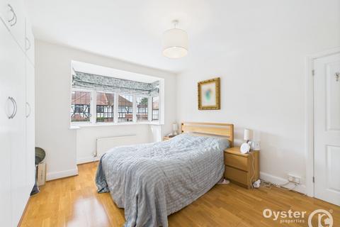 3 Ravenscraig Road, London, N11 1AE