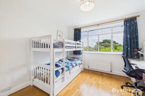 3 Ravenscraig Road, London, N11 1AE
