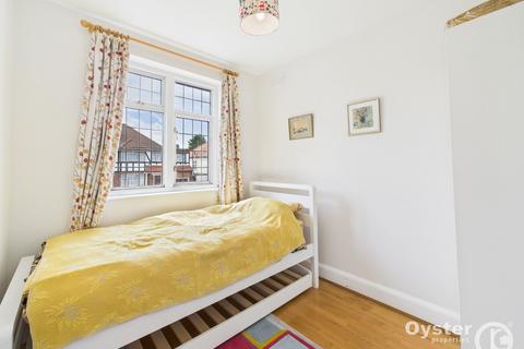 3 Ravenscraig Road, London, N11 1AE