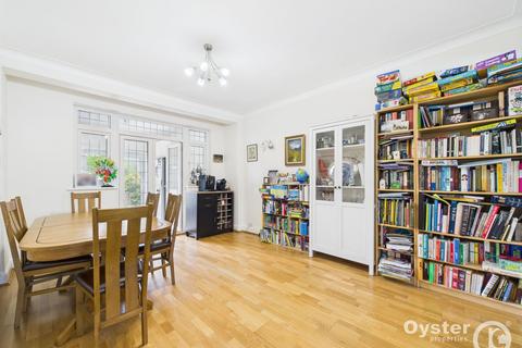 3 Ravenscraig Road, London, N11 1AE