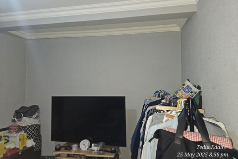 1 bedroom apartment for sale, Rotherhithe New Road, Surrey Quays, London, SE16 2AB