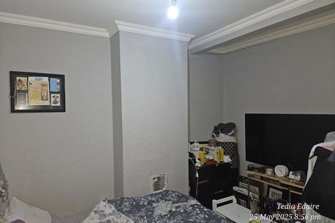 1 bedroom apartment for sale, Rotherhithe New Road, Surrey Quays, London, SE16 2AB