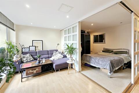 1 bedroom house to rent, London E16