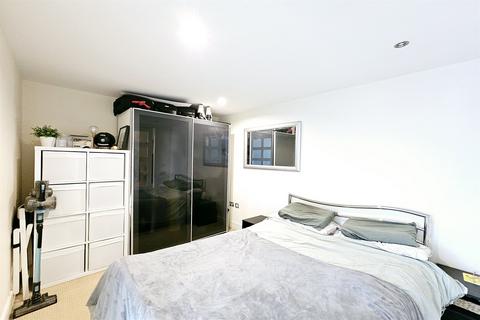 1 bedroom house to rent, London E16