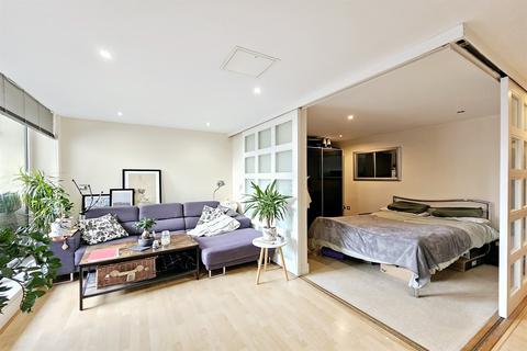 1 bedroom house to rent, London E16