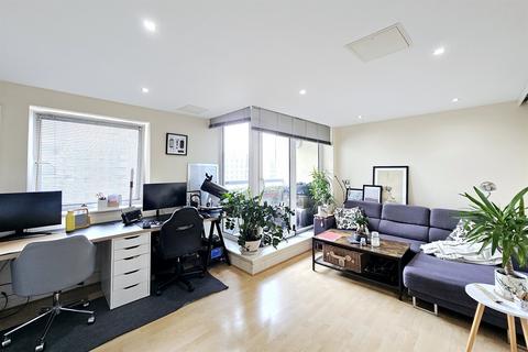 1 bedroom house to rent, London E16