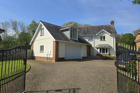 5 bedroom detached house for sale, Yelland Road, Fremington
