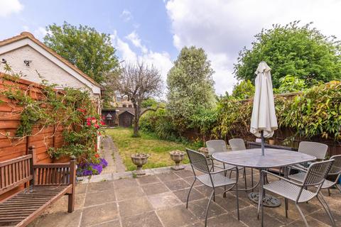3 bedroom semi-detached house for sale, London W4