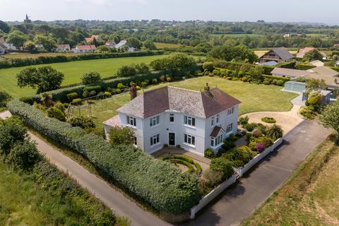 4 bedroom detached house for sale, Camp de L'Eglise, St. Saviour, Guernsey