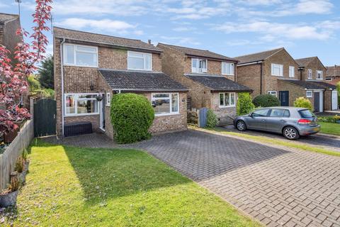 8 Cavendish Walk, Thame, OX9 3YR