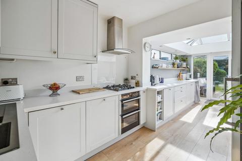 8 Cavendish Walk, Thame, OX9 3YR