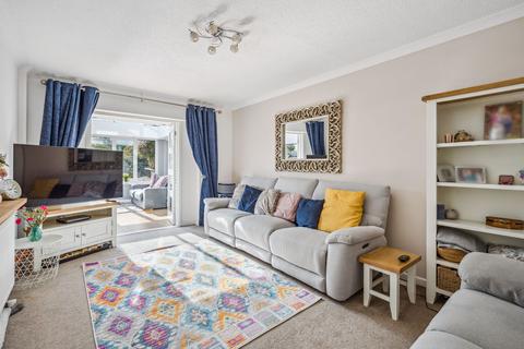 8 Cavendish Walk, Thame, OX9 3YR