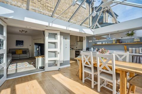 8 Cavendish Walk, Thame, OX9 3YR